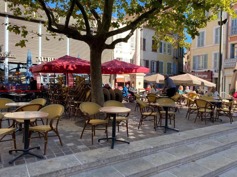Akropole De Caroline, Central, Lumineux, Calme, Free Parking, Lift, 3 Beds Draguignan Exterior foto